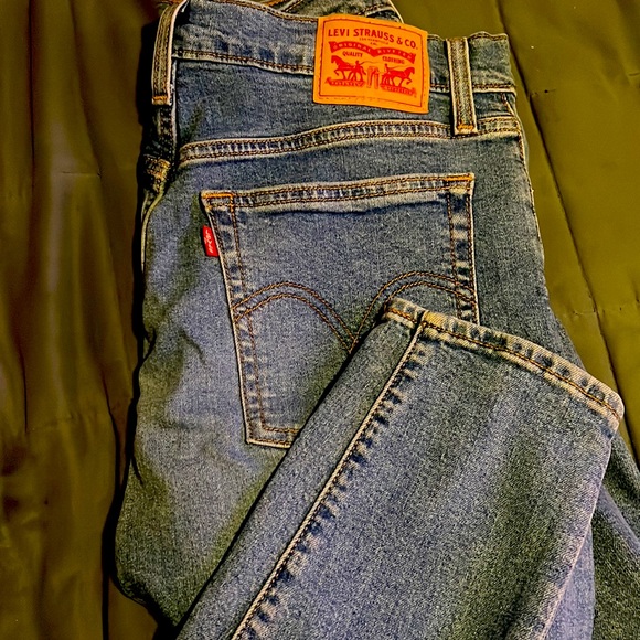 Levi’s women’s size 29 I don’t use anymore - Picture 2 of 4